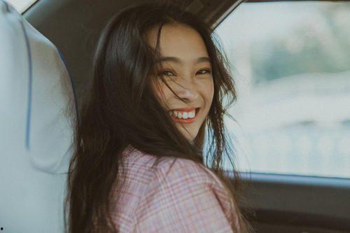 娱乐圈最新吃瓜事件视频,某明星深夜密会神秘女子，真相令人震惊！